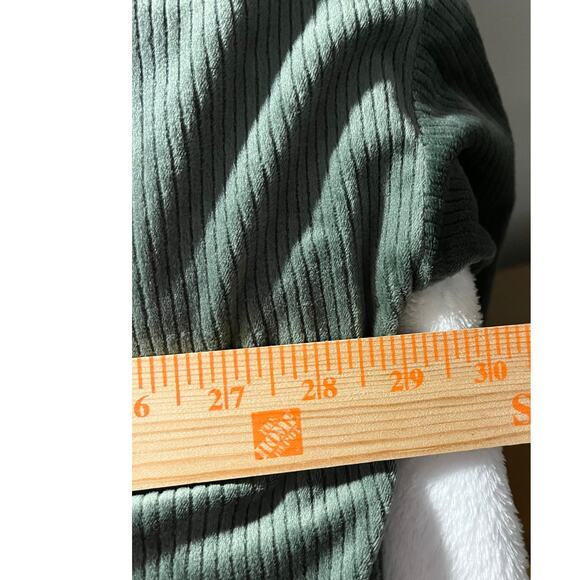 Wonderly Size 2X Ribbed Sage Green V-Neck Long Sleeve Top - Picture 9 of 10